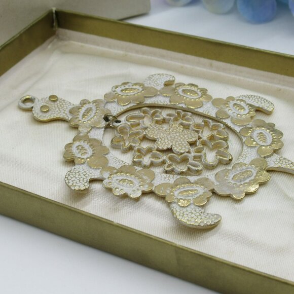 Vintage Coro Turtle Pendant Large White Enamel & Gold With Pegasus Logo Box - Picture 7 of 9